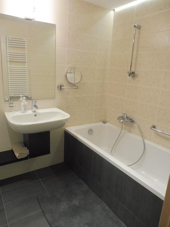 Апартаменты Azur Apartman Веленце Экстерьер фото