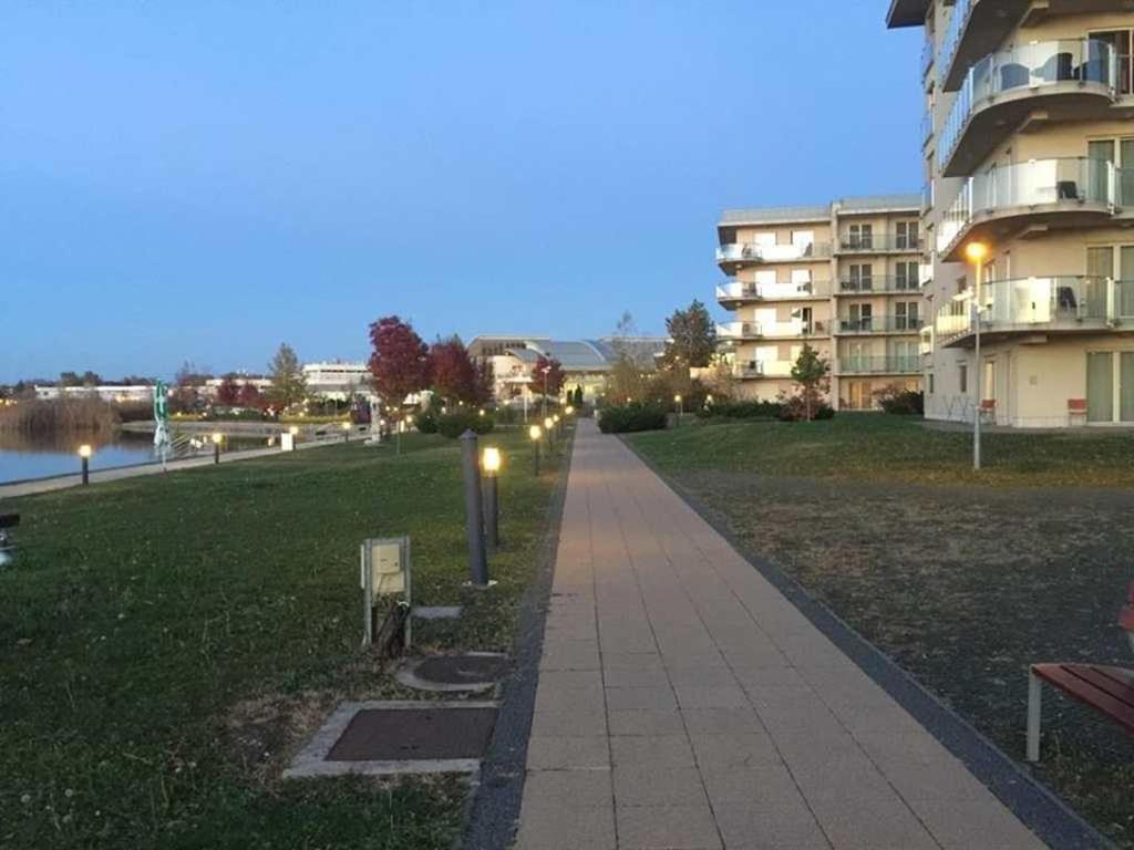 Апартаменты Azur Apartman Веленце Экстерьер фото